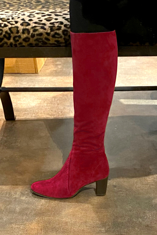 French elegance and refinement for these cardinal red feminine knee-high boots, 
                available in many subtle leather and colour combinations. Record your foot and leg measurements.
We will adjust this pretty boot with zip to your measurements in height and width.
You can customise your boots with your own materials, colours and heels on the 'My Favourites' page.
To style your boots, accessories are available from the boots page. 
                Made to measure. Especially suited to thin or thick calves.
                Matching clutches for parties, ceremonies and weddings.   
                You can customize these knee-high boots to perfectly match your tastes or needs, and have a unique model.  
                Choice of leathers, colours, knots and heels. 
                Wide range of materials and shades carefully chosen.  
                Rich collection of flat, low, mid and high heels.  
                Small and large shoe sizes - Florence KOOIJMAN